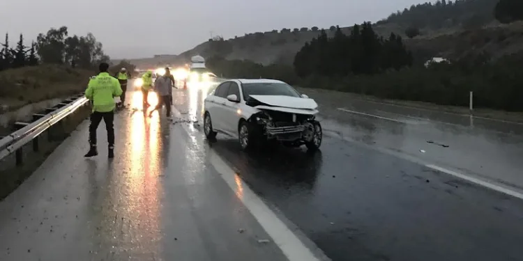 Otomobil bariyere çarptı: 1 yaralı