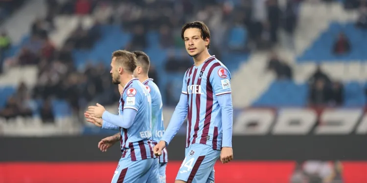Trabzonsporlu futbolcu Enis Destan: “Böyle giderse inşallah her şey güzel olacak”