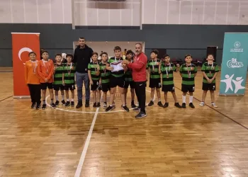 Köyceğizli sporcular küçük erkekler hentbol il birincisi oldu