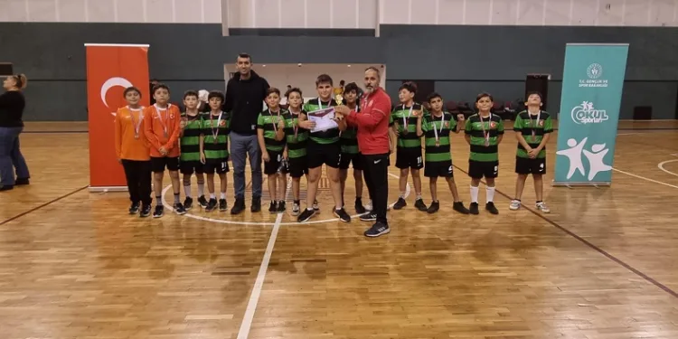 Köyceğizli sporcular küçük erkekler hentbol il birincisi oldu