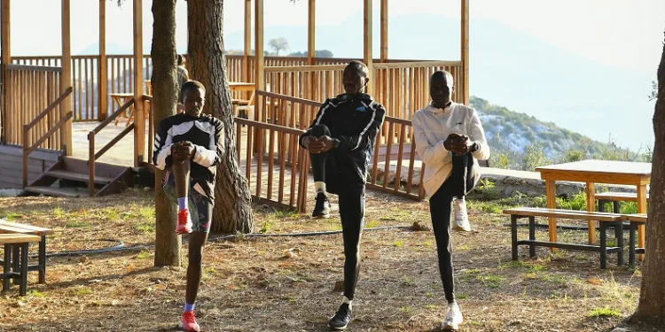 Maraton koşucuları Darısekisi Örnek Köyü’nde antrenman yaptı