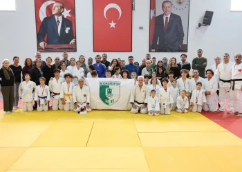 Bodrumspor judo takımı oyuncuları kuşak atladı