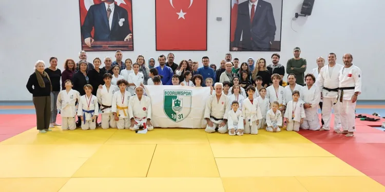 Bodrumspor judo takımı oyuncuları kuşak atladı