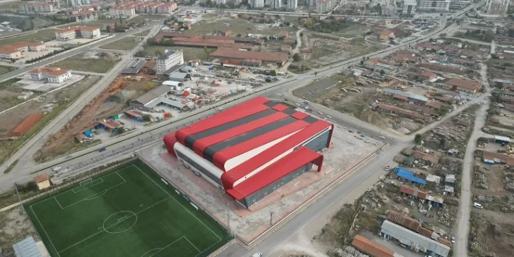 Çorum’da yapımı tamamlanan spor salonu güreş şampiyonası ile hizmete girecek