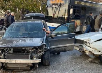 Zincirleme trafik kazası: 3 yaralı