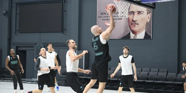 Çayırova Belediyesi’nin rakibi Bornova Belediye KSK