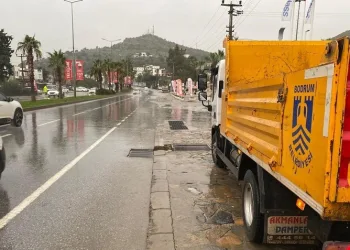 Bodrum’da belediye ekipleri yağmur mesaisinde