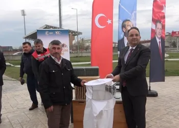 Arıcılara kovan ve malzeme desteği