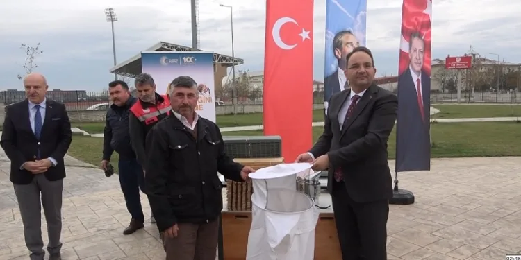 Arıcılara kovan ve malzeme desteği