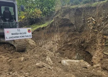 Manisa’da iş makinesiyle kaçak kazıya suçüstü