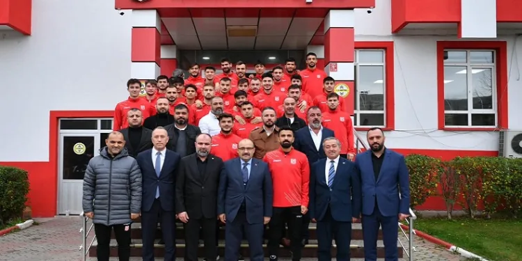 Balıkesirspor’a Vali desteği