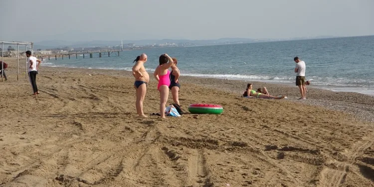 Antalya’nın sahillerinde deniz keyfi