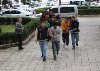 8 kaçak göçmen yakalandı
