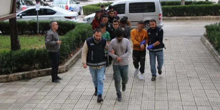 8 kaçak göçmen yakalandı