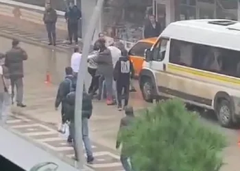 Bursa’da iki sürücü sokağı ringe çevirdiler