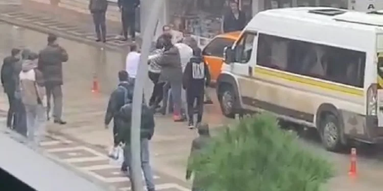 Bursa’da iki sürücü sokağı ringe çevirdiler