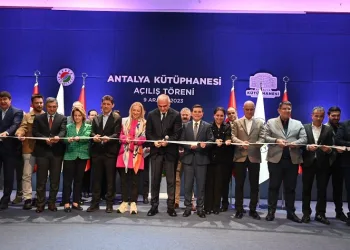 Akdeniz’in en büyük kütüphanesi, Bakan Ersoy’un katılımıyla açıldı