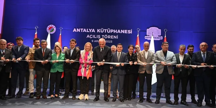 Akdeniz’in en büyük kütüphanesi, Bakan Ersoy’un katılımıyla açıldı