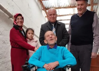 Engelli vatandaşın tekerlekli sandalye sevinci