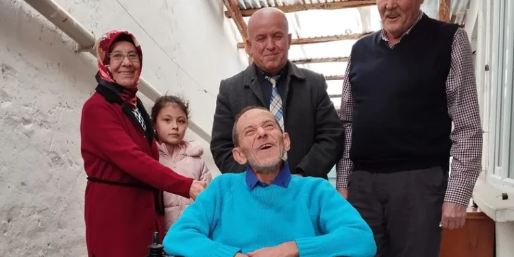 Engelli vatandaşın tekerlekli sandalye sevinci