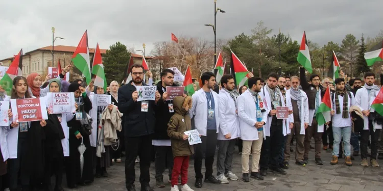 Sessiz yürüyüş ile Filistin’in sesi oldular