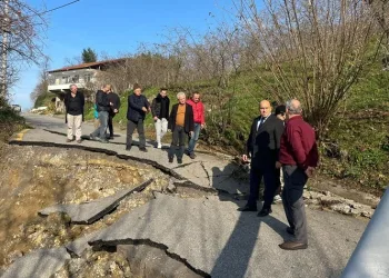 Heyelanın yıktığı yollarda inceleme