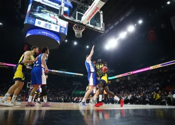 Basketbol Süper Ligi: Anadolu Efes: 81 – Fenerbahçe Beko: 80