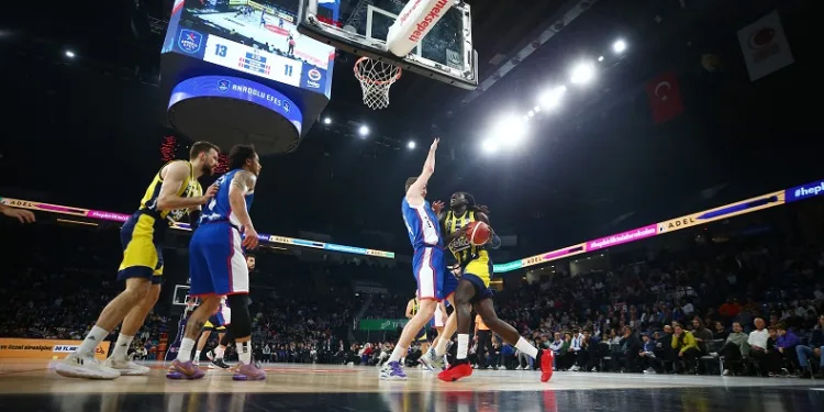 Basketbol Süper Ligi: Anadolu Efes: 81 – Fenerbahçe Beko: 80