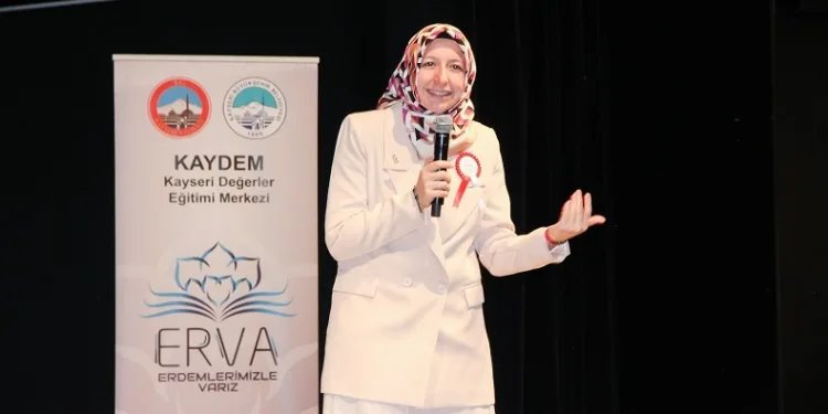 Eğitimci Merve Gülcemal, ERVA’da ‘Edeb’i anlattı