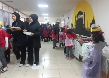Öğrencilerden okul koridorlarına yerli malı pazarı