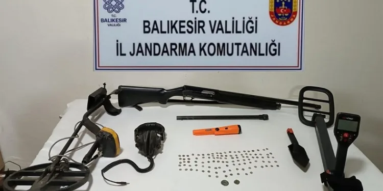 Balıkesir’de 3 şahsa tarihi eser operasyonu
