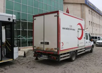Polis ekiplerinden kan bağışı kampanyasına destek