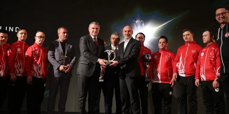 Sıtkı Usta’ya Türk Sporu’na katkı ödülü