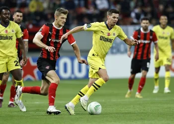 Fenerbahçe, UEFA Avrupa Konferans Ligi’nde gruptan çıkmak için sahada