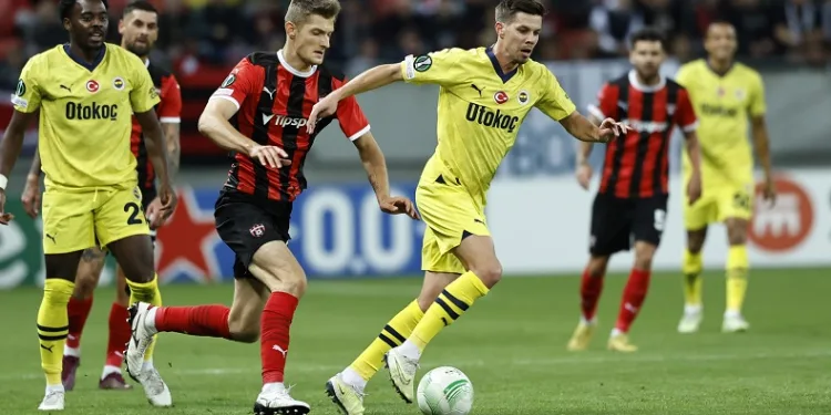 Fenerbahçe, UEFA Avrupa Konferans Ligi’nde gruptan çıkmak için sahada