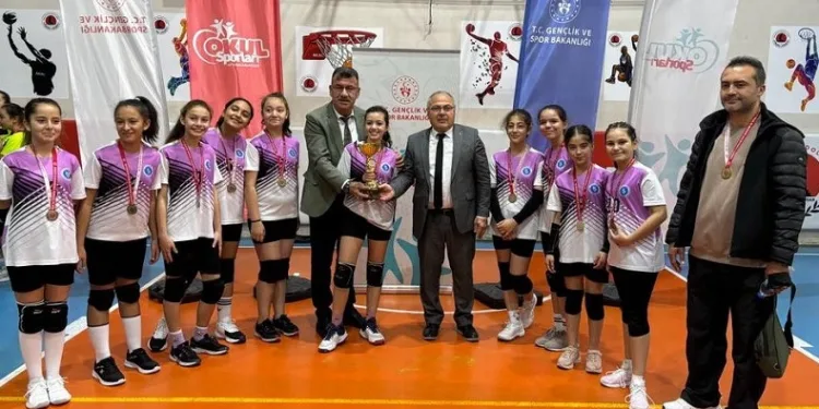 Küçük Kızlar Voleybol müsabakaları sona erdi