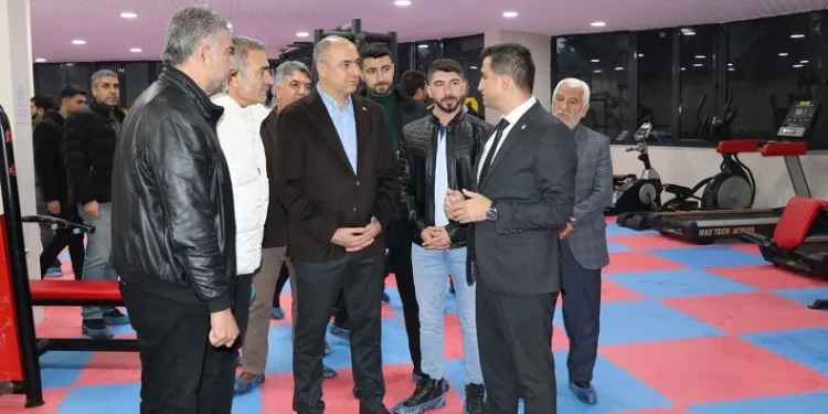 Bozova’da yapımı tamamlanan spor salonu hizmette açıldı