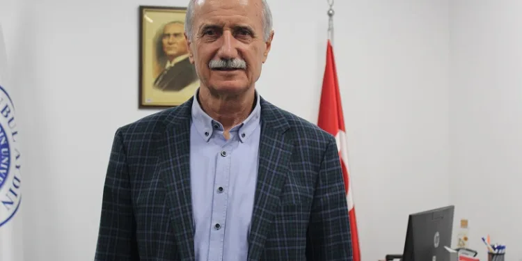 Prof. Dr. Kenan Tamer: “Şiddet, yetenekli gençlerin futbol hakemi olmasında engel”