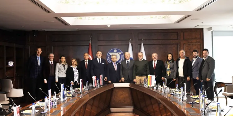 İzmir futbolu için el ele