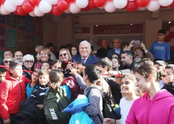 Efeler’de 14’üncü Kitap Kafe düzenlenen tören ile açıldı