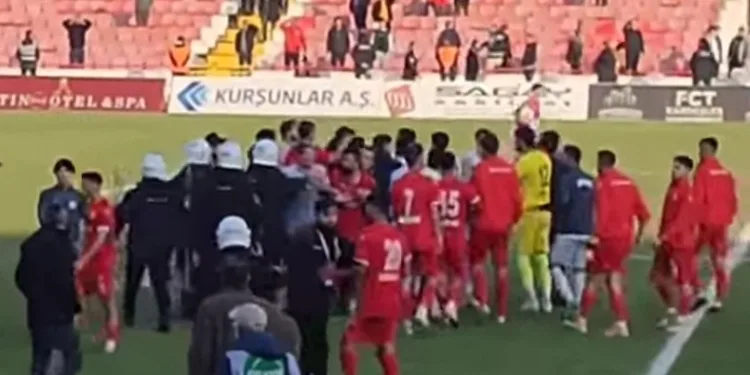Balıkesirspor futbolcusu ve yöneticisi PFDK’ya sevk edildi