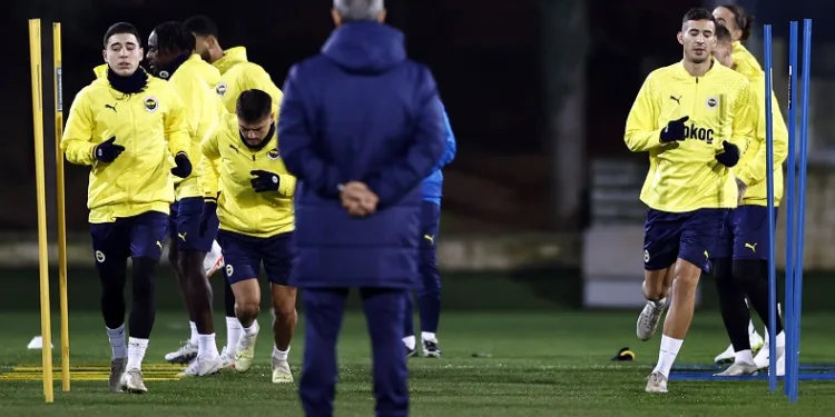 Fenerbahçe maç saatini bekliyor