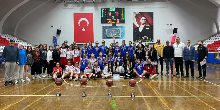 Liseler arası basketbol karşılaşmaları sona erdi