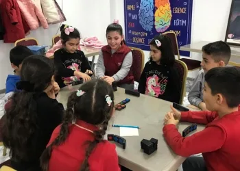 Dinar’da akıl zeka oyunları eğitimi devam ediyor