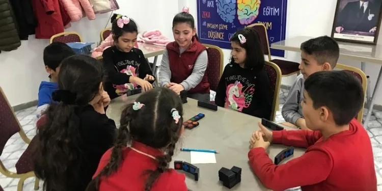 Dinar’da akıl zeka oyunları eğitimi devam ediyor
