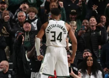NBA’de Antetokounmpo kariyer rekoru kırdı, Bucks kazandı