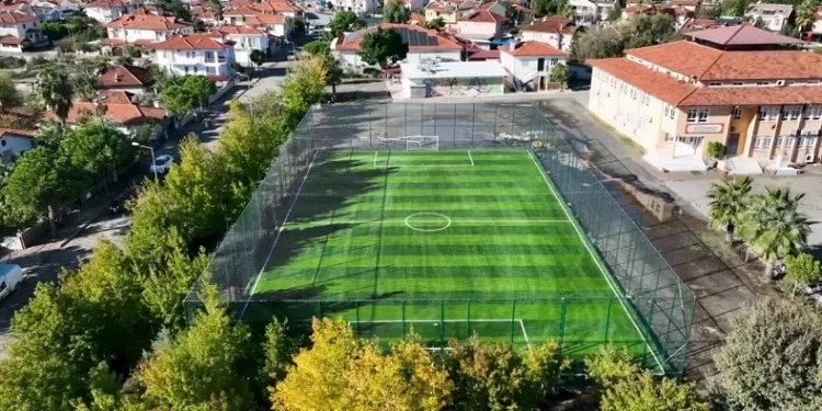 Ortaca, halı sahalarına kavuşmaya başladı