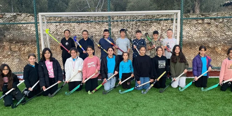 Bayır Ortaokulunda hokey antrenmanları başladı