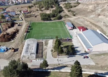 İlçedeki çocukların yüzme öğrenmesini sağlayacak havuzda sona gelindi