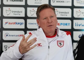 Samsunspor Teknik Direktörü Markus Gisdol: “Trabzonspor’a göre yaptığımız hazırlıkları değiştirmek zorunda kaldık”